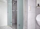 Dusche im Bad oben