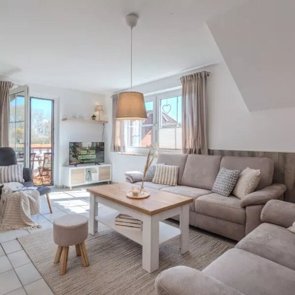 01-ferienwohnung_wenkendeck_wenkendorf_wohnzimmer_kamin