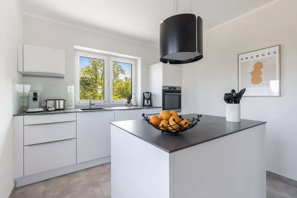 04-ferienhaus_fehmarn_de_bööi_kueche