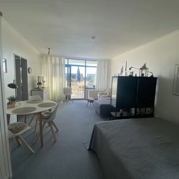 01_ferienwohnung_suedstrand_strandstuuv_schlaf_wohnbereich 01_ferienwohnung_suedstrand_strandstuuv_schlaf_wohnbereich