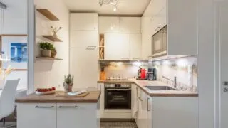 05-ferienwohnung_burgtiefe_strandburg_strandfeeling_kueche 05-ferienwohnung_burgtiefe_strandburg_strandfeeling_kueche
