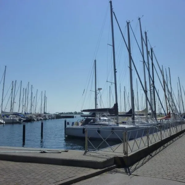 Yachthafen Lemkenhafen
